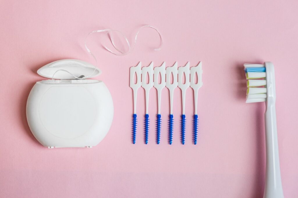 Should You Floss Before or After Brushing? Should You Floss Before or After Brushing?